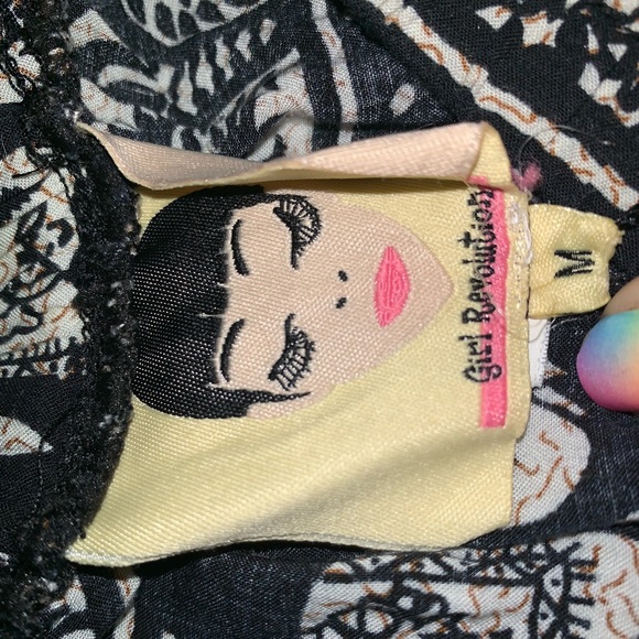 Black and white pattern shorts with lace trims - Picture 4 of 7